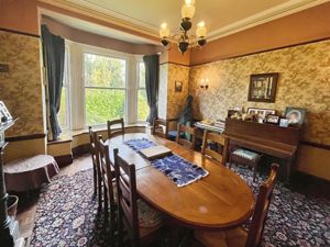 Dining Room - click for photo gallery